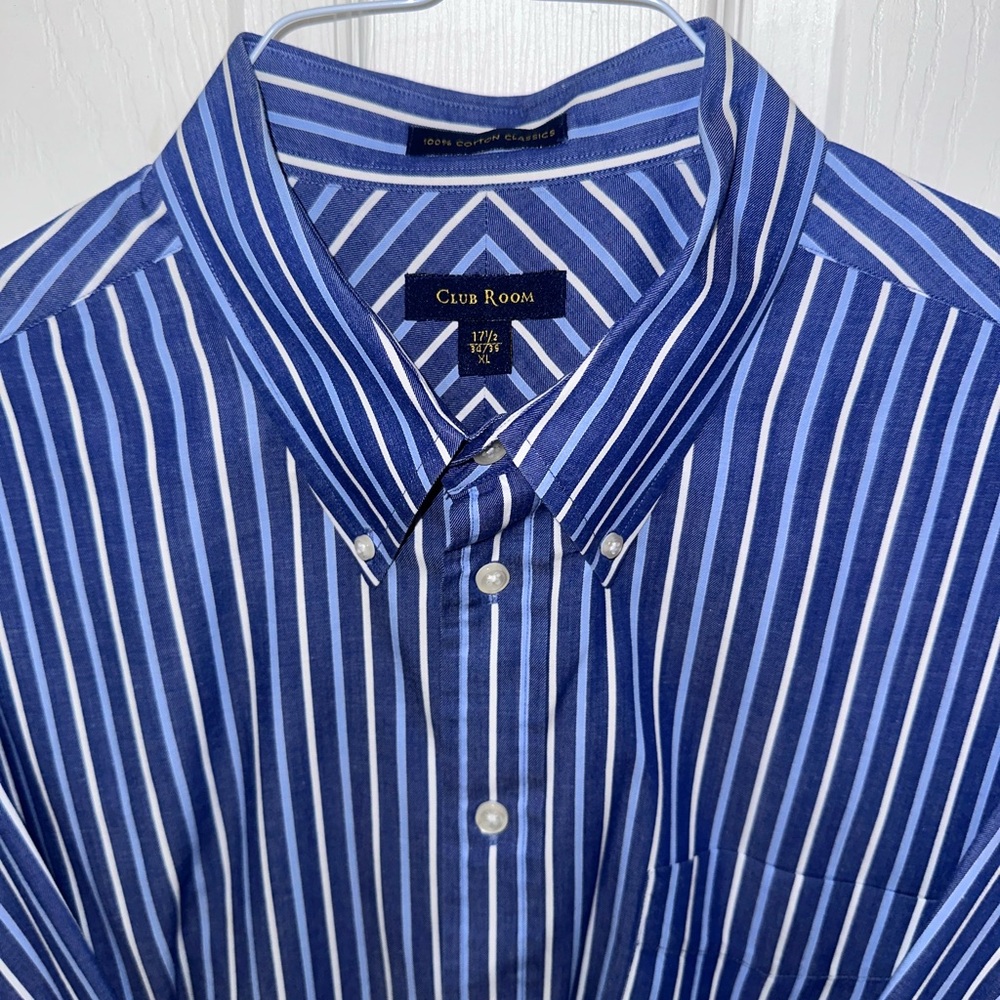 Club Room Men's Blue and White Striped Button-Down Shirt